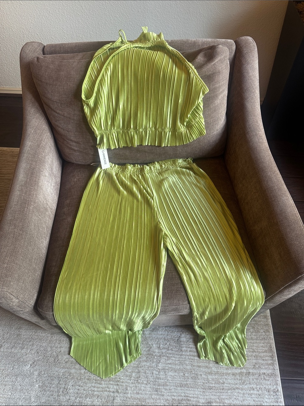 Women’s Lime Green Pleated Wide-Leg Pant Set - Picture 6 of 8